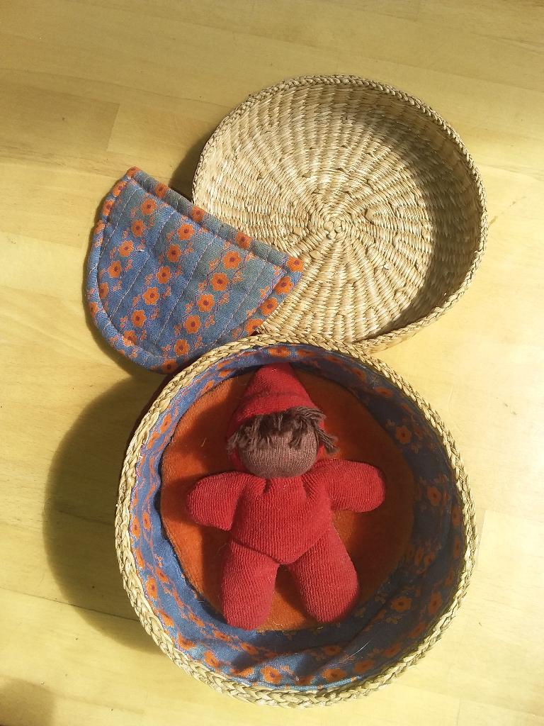 Popje in mand, Ophalen of Verzenden, Gebruikt, Babypop
