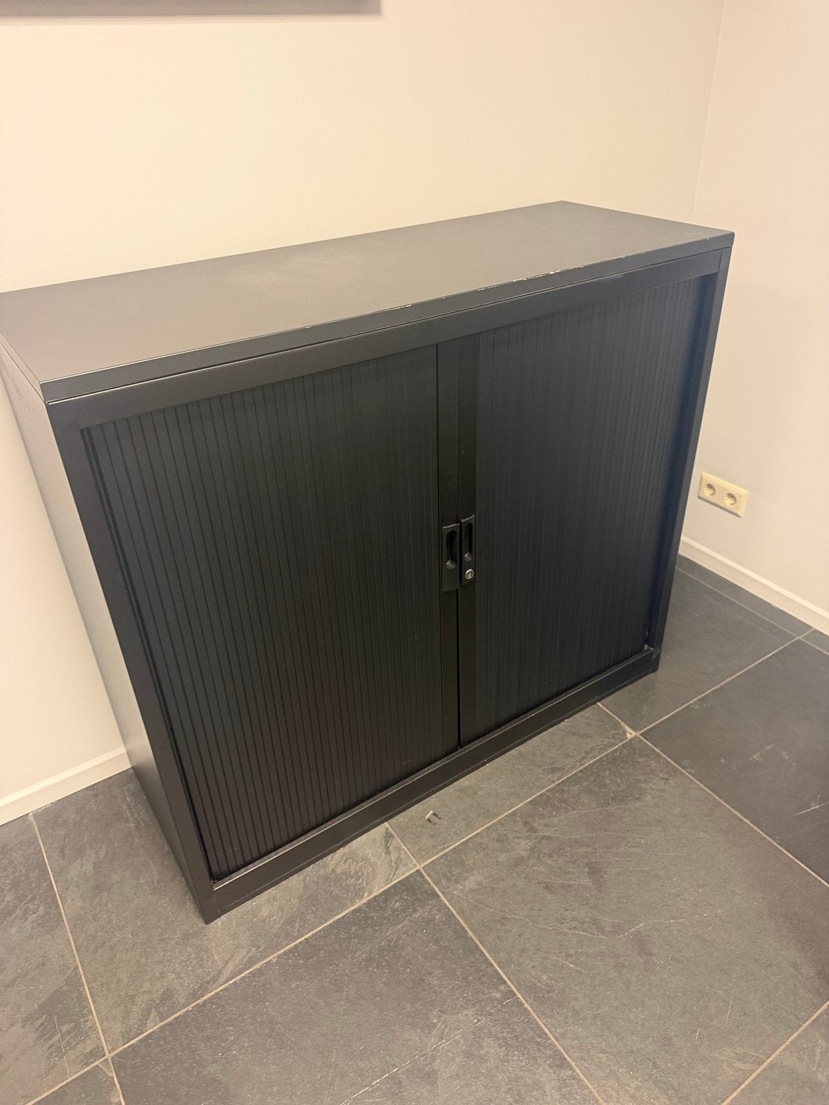 Zwarte Archiefkast met Roldeuren 120x45x105h, Huis en Inrichting, Ophalen, Gebruikt, 100 tot 150 cm, Meerdere deuren