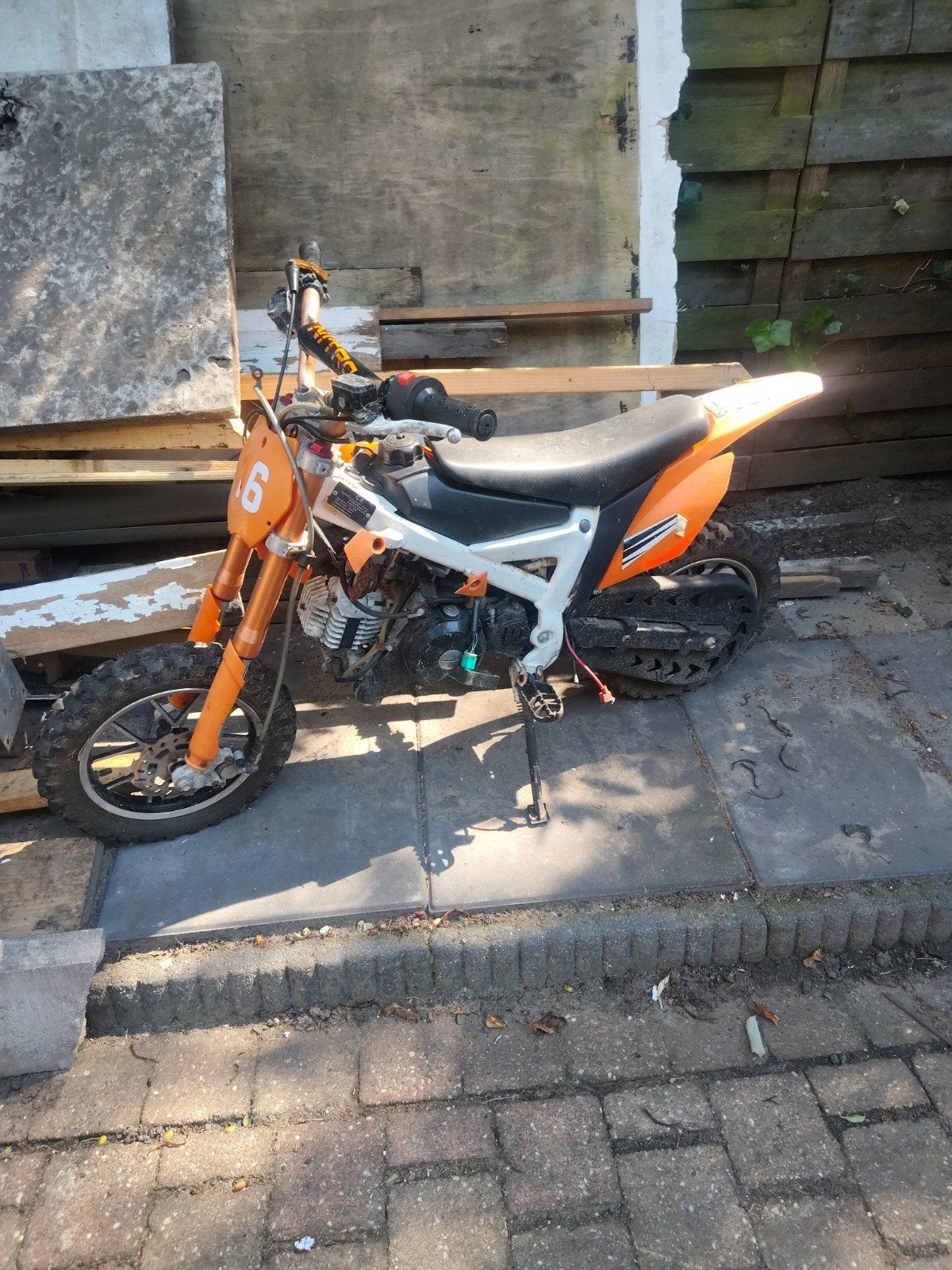 Kleine crossmotor - Opknapper voor de kenner, Ophalen