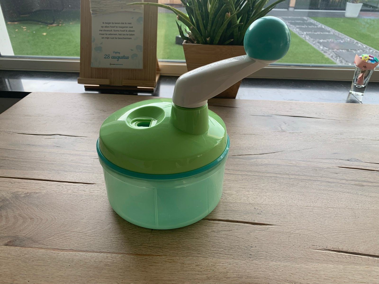 Tupperware SuperSonic Chopper Compact - Groen, Overige typen, Ophalen of Verzenden, Zo goed als nieuw, Met deksel