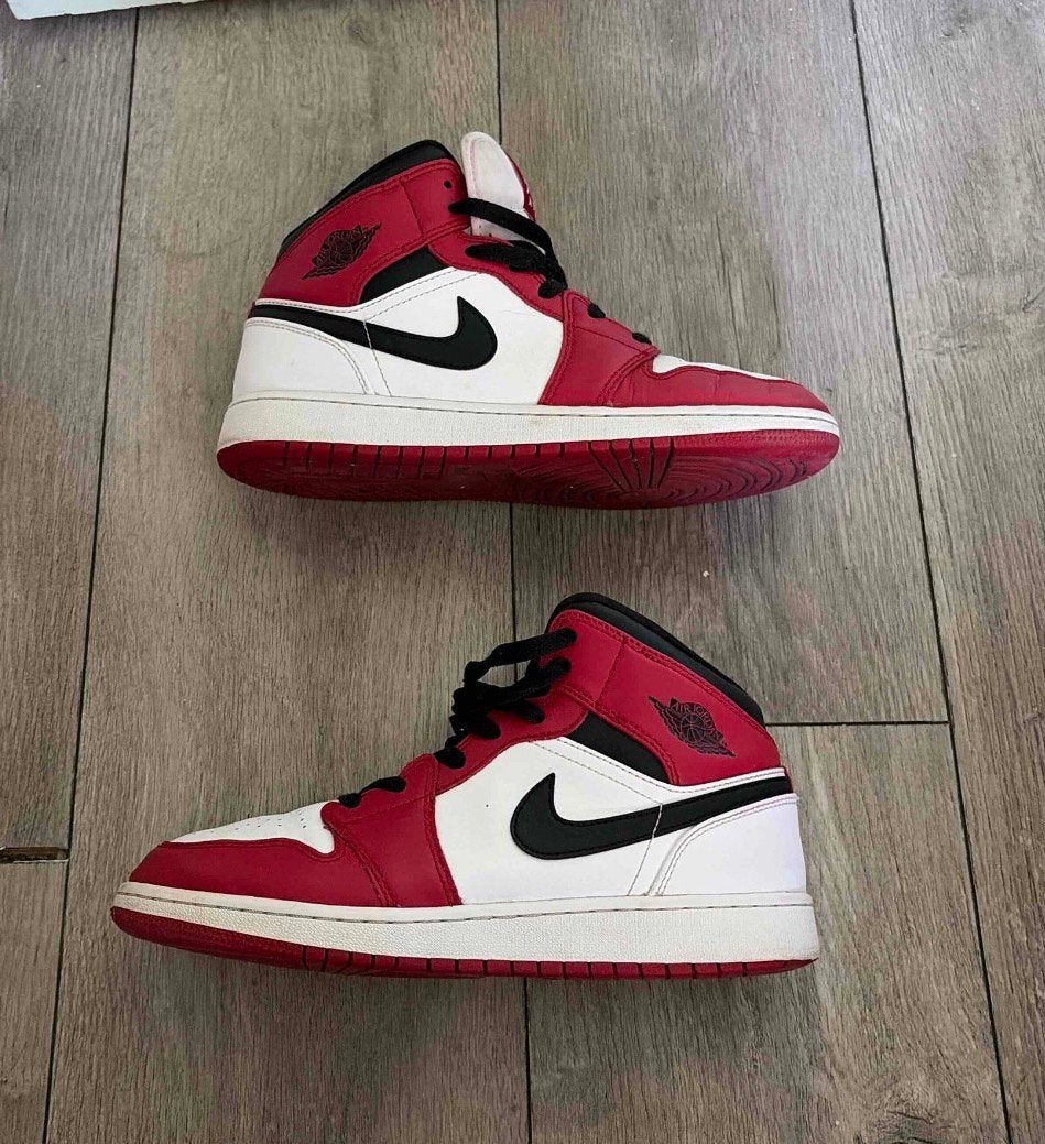 Nike Air Jordan 1 Mid Chicago Black Toe, Wit, Ophalen of Verzenden, Sneakers of Gympen, Gedragen