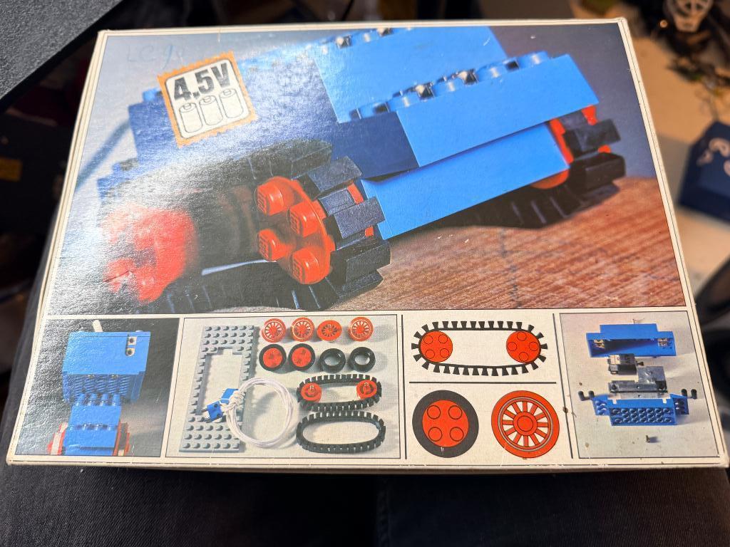 Lego 103  4.5 volt motor in originele verpakking met folder, Kinderen en Baby's, Speelgoed | Duplo en Lego, Ophalen, Zo goed als nieuw