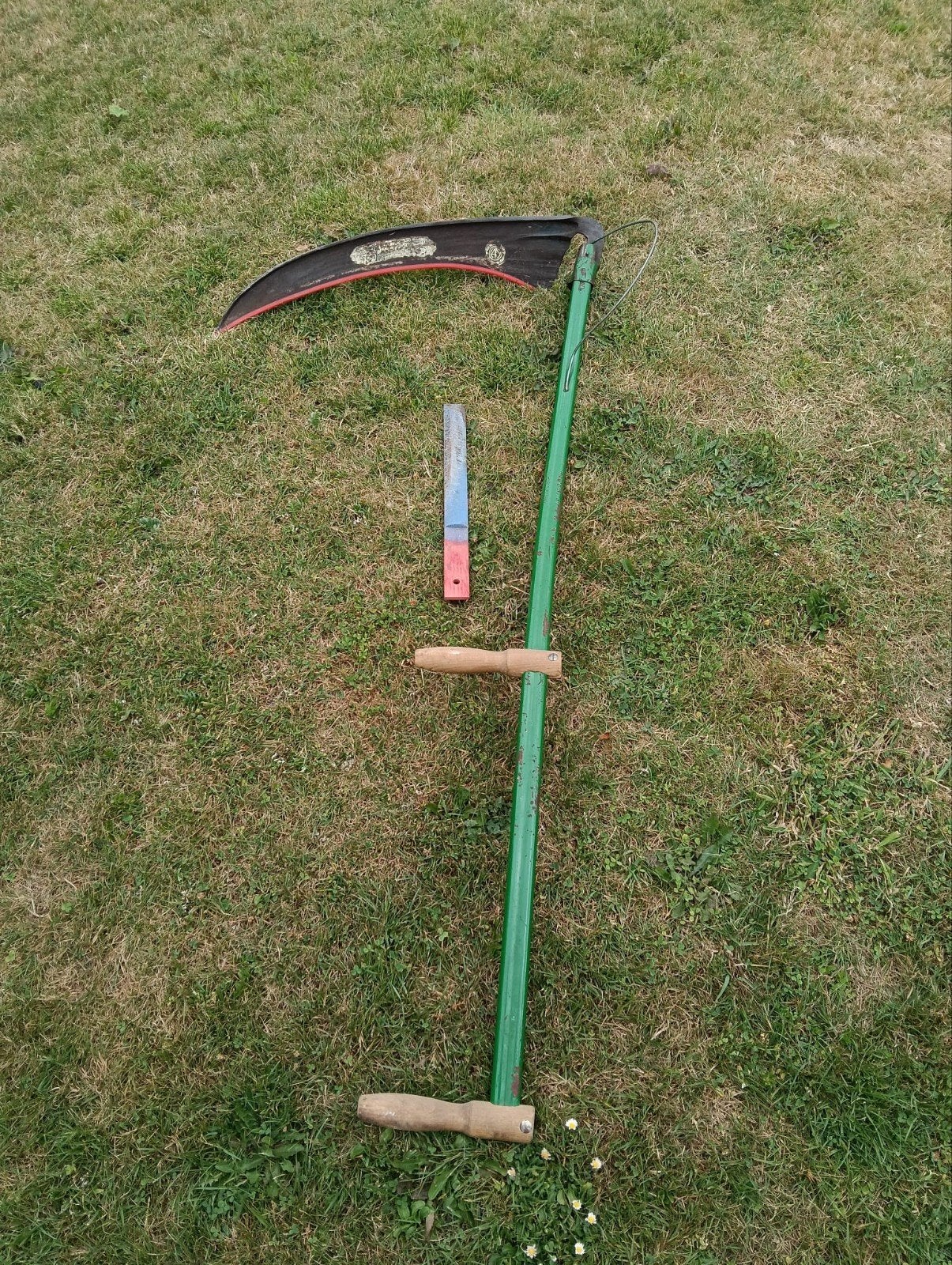 te koop zeis met zeisenstrijker, Ophalen, Gebruikt
