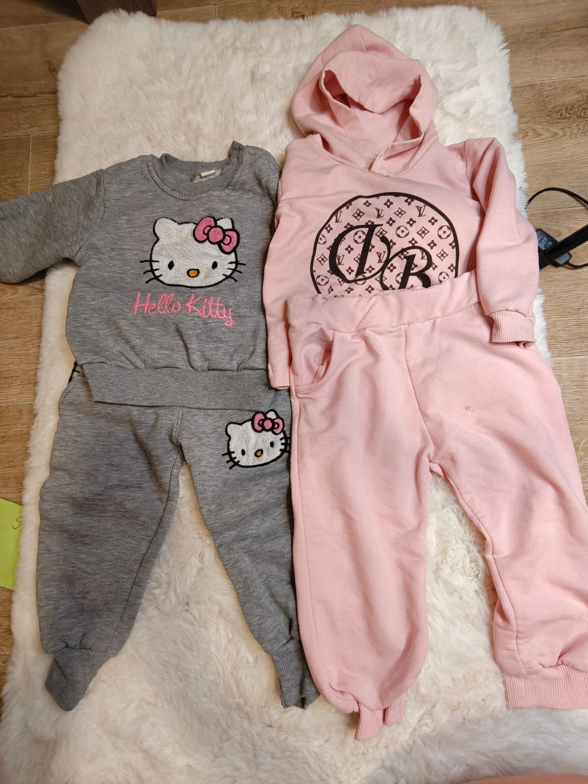 2x Kinder Trainingspak: Hello Kitty & Roze Hoodie Set, Ophalen of Verzenden, Gebruikt, Hello Kitty, Meisje
