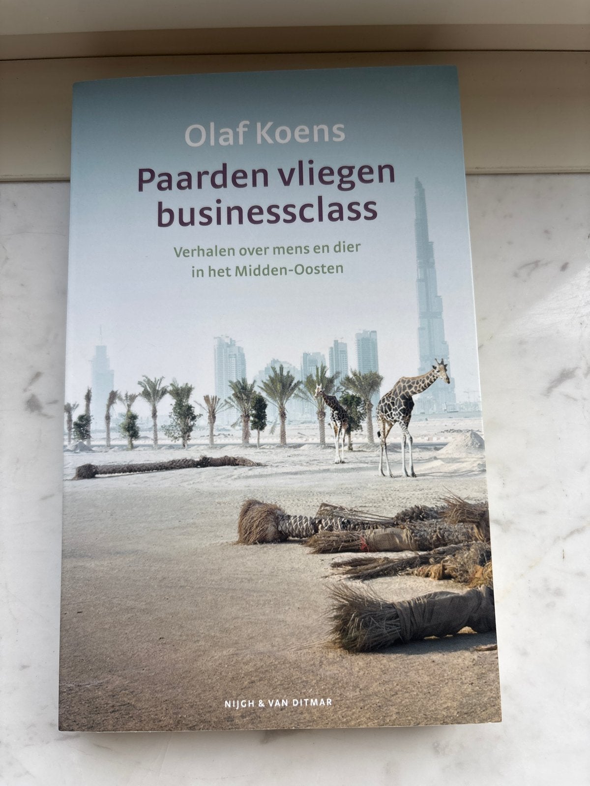 Paarden vliegen businessclass - Olaf Koens (Boek), Ophalen of Verzenden, Zo goed als nieuw, Nederland