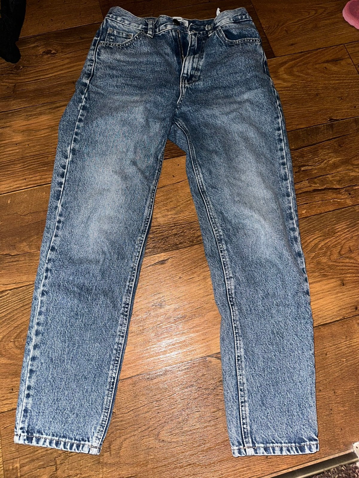 Dames blauwe mom jeans van Pull and Bear, Kleding | Dames, Ophalen of Verzenden, Zo goed als nieuw, Blauw, W28 - W29 (confectie 36)