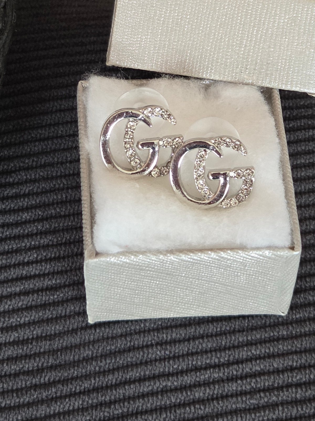 Gucci oorbellen zilver stainless steel €7,50, Sieraden, Tassen en Uiterlijk, Oorbellen, Nieuw, Ophalen of Verzenden, Knopjes of Stekers