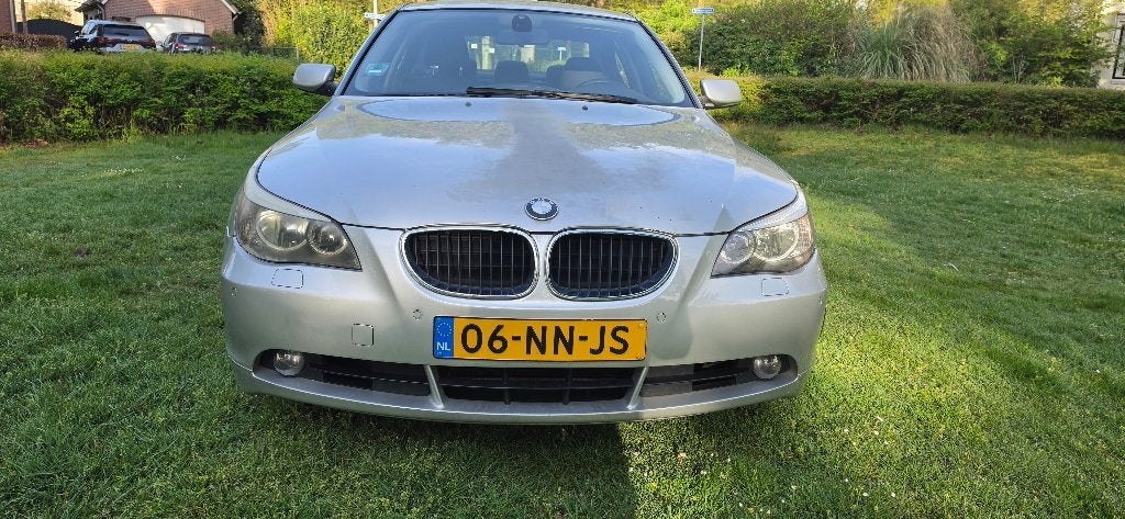 BMW 5-Serie 2.2 I 520 AUT 2004 Grijs Airco, Nieuwe Apk, Zwart, Particulier, 170 pk, Sedan
