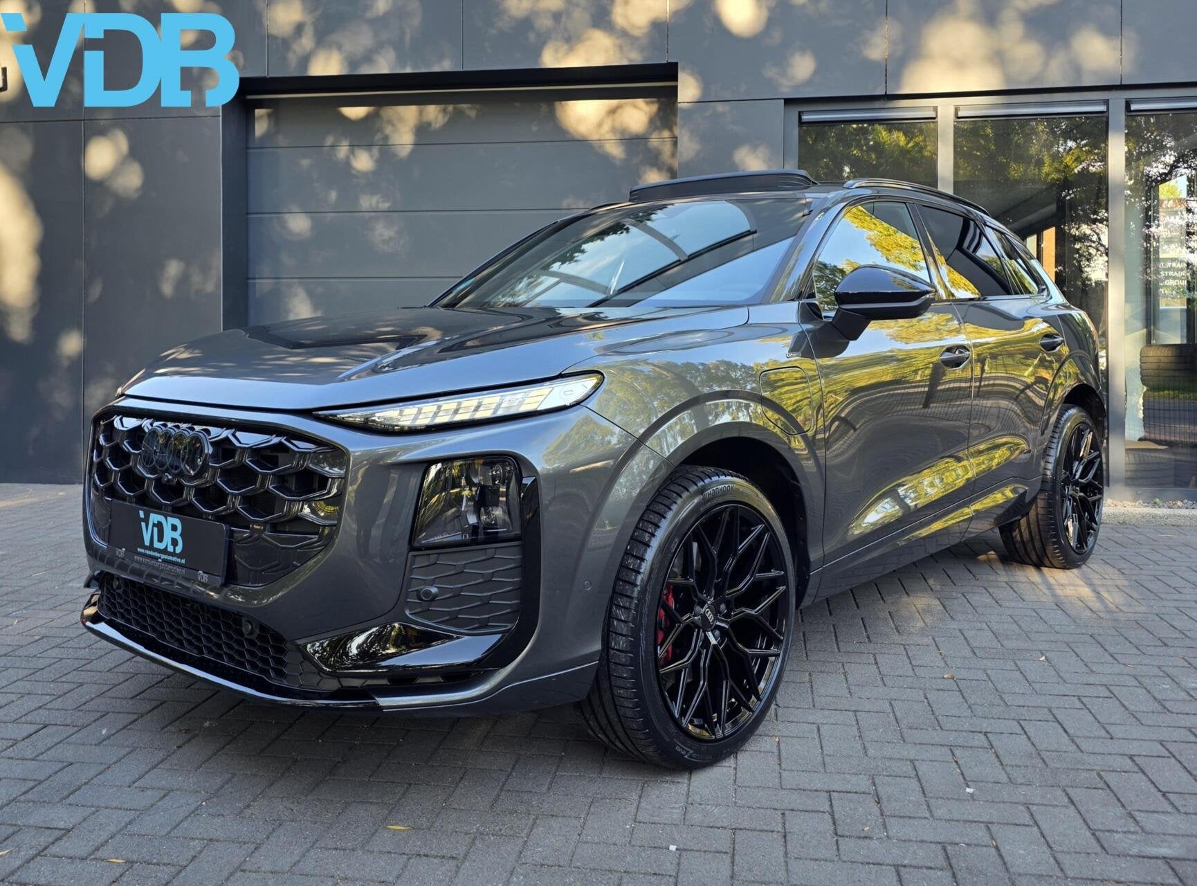 Audi Q3 E-HYBRID 272PK S-Line MEMORY PANO SONOS 360 BOMVOL!, Dealer onderhouden, 1800 kg, 1498 cc, Zwart