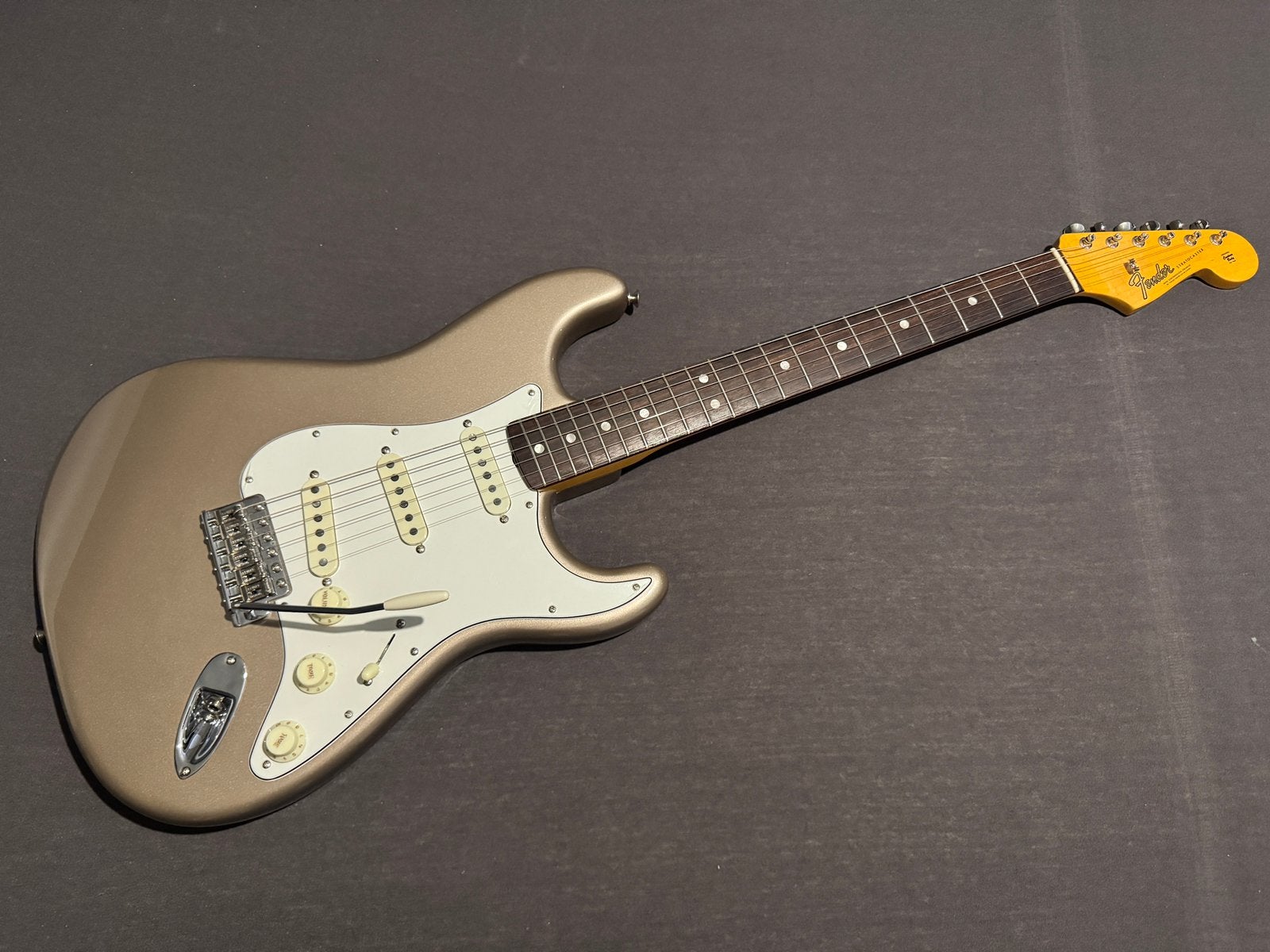 Fender American Vintage II Stratocaster 65 Shoreline Gold, Ophalen of Verzenden, Zo goed als nieuw, Solid body, Fender