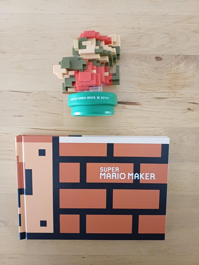 Super Mario 8 Bit-Amiibo & Super Mario Maker-boekje, Ophalen, Zo goed als nieuw