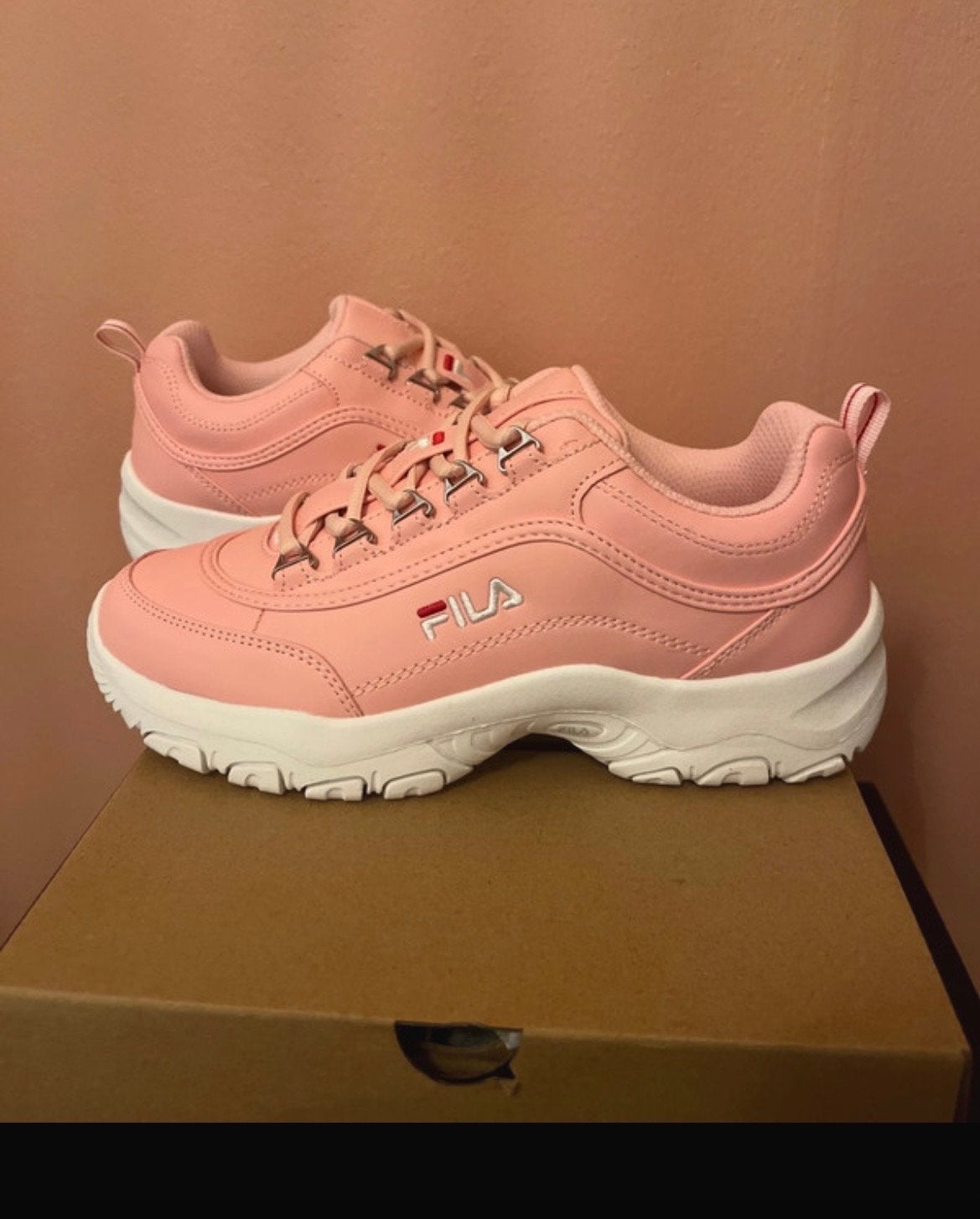 Fila Strada Low Teens sneakers nieuw in doos maat 38, Kleding | Dames, Schoenen, Nieuw, Ophalen of Verzenden, Sneakers of Gympen