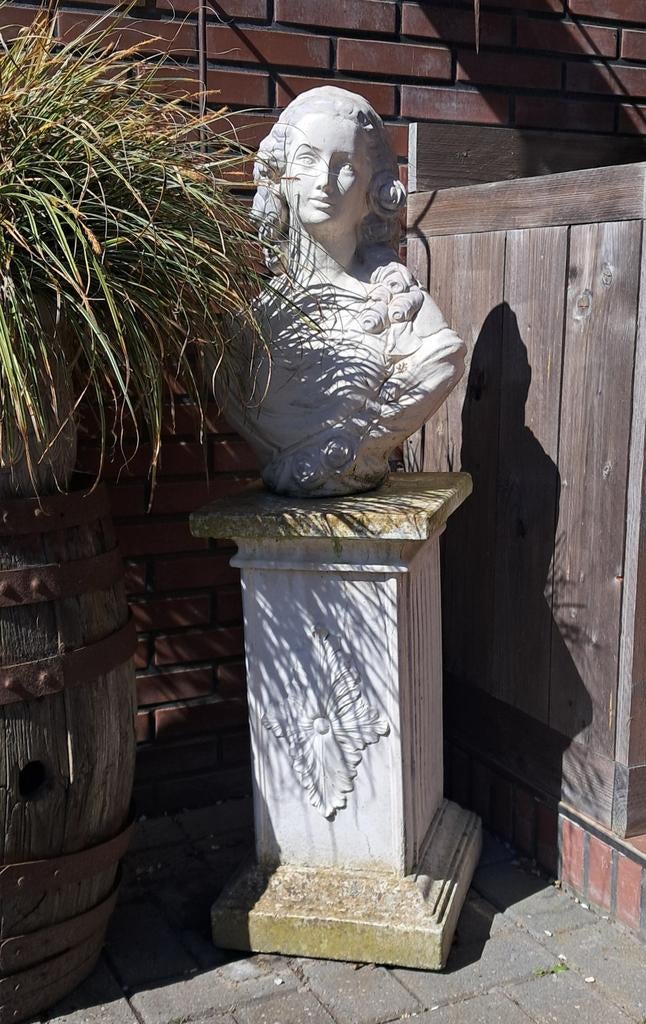 Decoratieve Buste op Sokkel - Klassieke Tuinbeeld, Ophalen, Gebruikt, Beton, Mensenbeeld