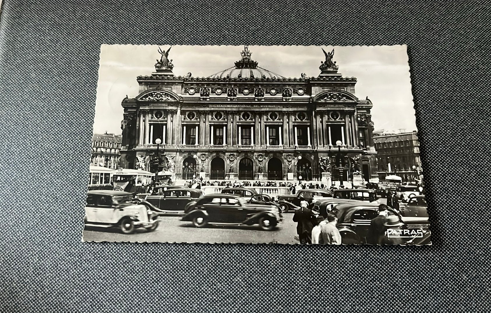 Amerikaanse oldtimer ea bij de opera Parijs, Ophalen of Verzenden, 1940 tot 1960, Gelopen, Voertuig