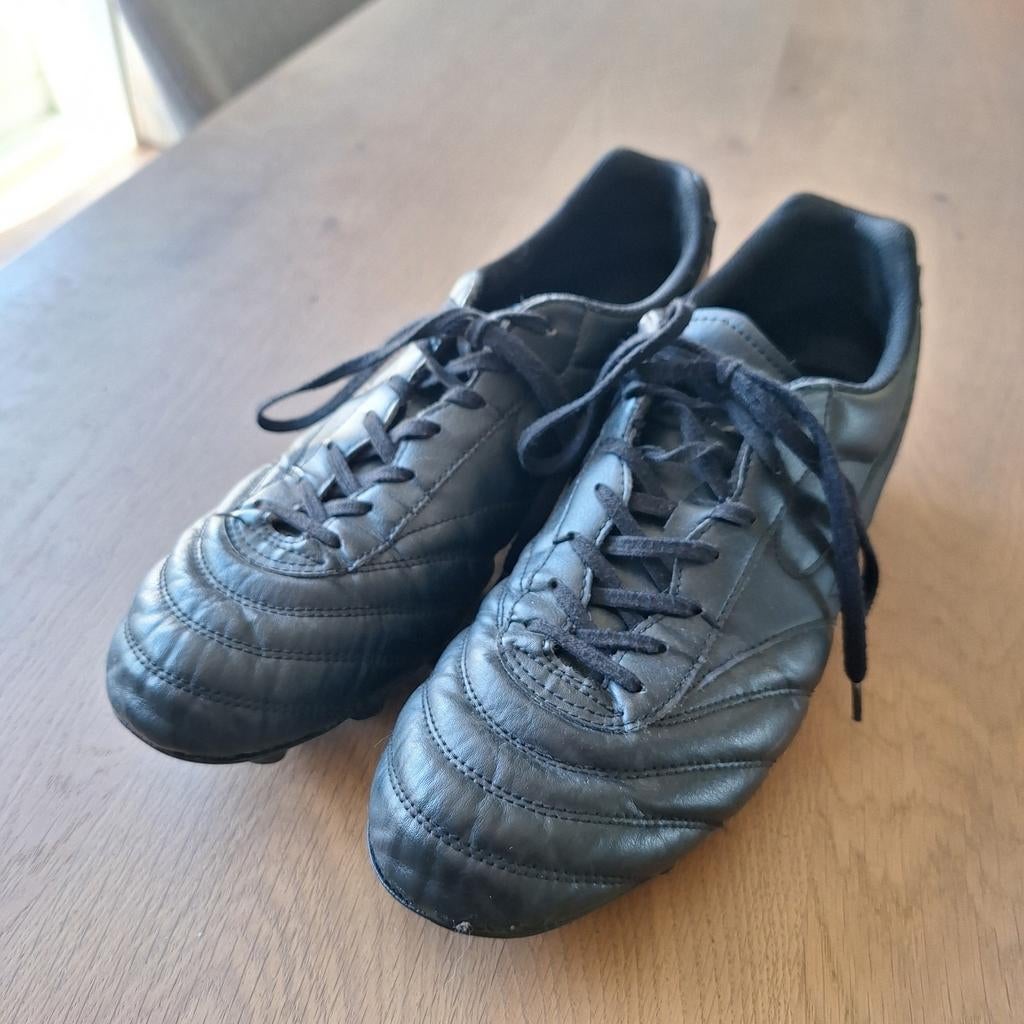 Mizuno Morelia lederen voetbalschoenen mt 42, Maat XS of kleiner, Ophalen of Verzenden, Gebruikt, Schoenen