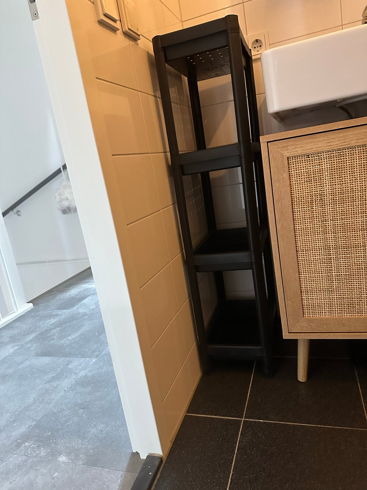 VESKEN zwarte badkamer rek/kast 37x23x101 cm, Huis en Inrichting, Ophalen, Zo goed als nieuw