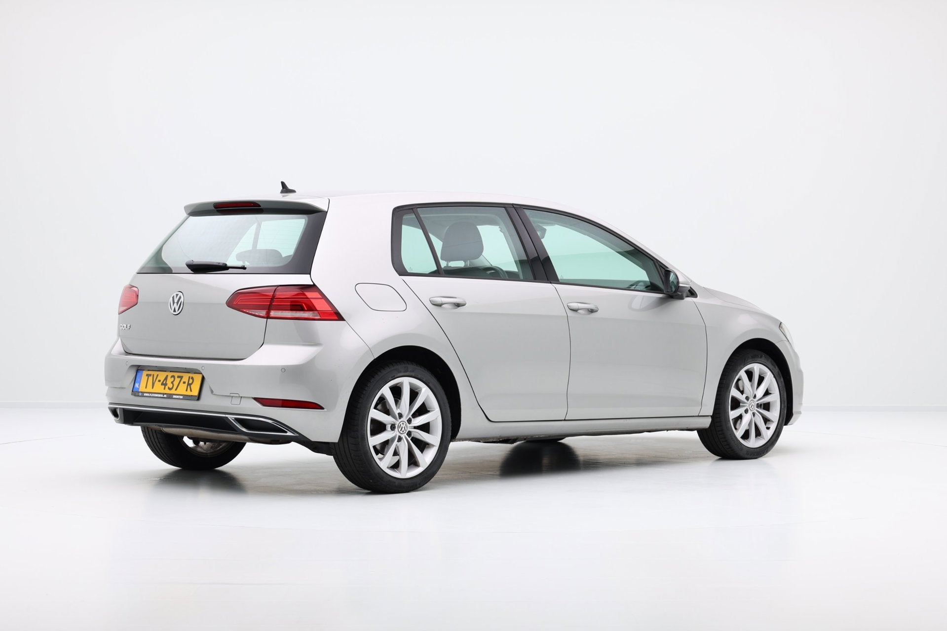 Foto 4 van Volkswagen Golf 1.5 TSI Highline Virtual Displ|CarPlay|LMV|A