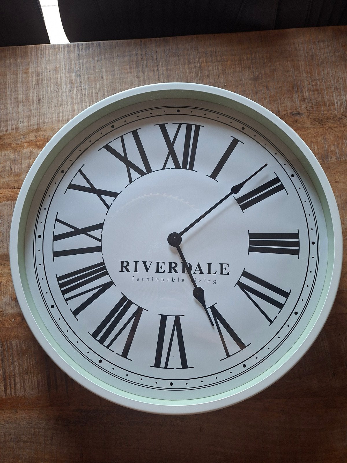 Riverdale Wandklok met Romeinse Cijfers - Wit/Zwart, Ophalen of Verzenden, Zo goed als nieuw, Wandklok
