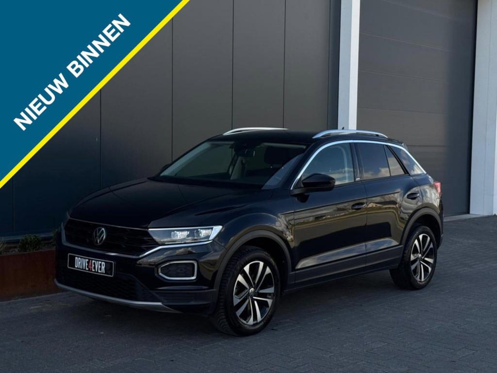 Volkswagen T-Roc 1.5 TSI Sport M21 NAVI CAMERA PDC LED ACC E, Auto's, Volkswagen, Automaat, 4 cilinders, 150 pk, Zwart