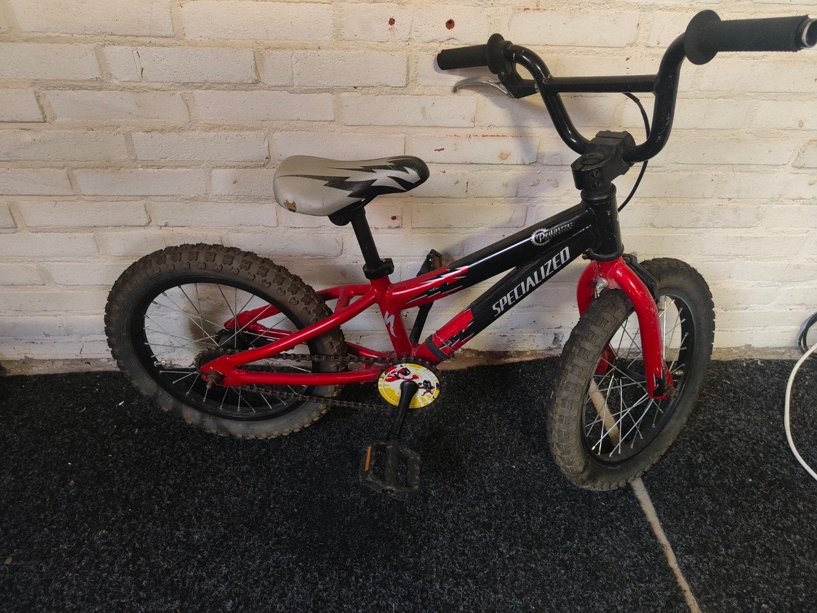 Specialized kinderfiets 16 inch - Rood/Zwart, Specialized, Terugtraprem, Ophalen of Verzenden, 16 tot 20 inch