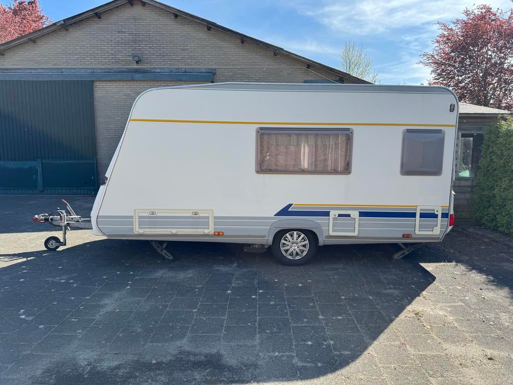 Bürstner Ventana 400 TS Avantgarde (2002), Vast bed, Treinzit, 750 - 1000 kg, Particulier