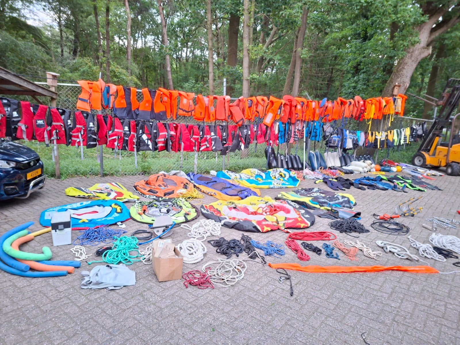 Grote partij watersportartikelen: zwemvesten, wetsuits, funt, Ophalen, Gebruikt, Overige typen