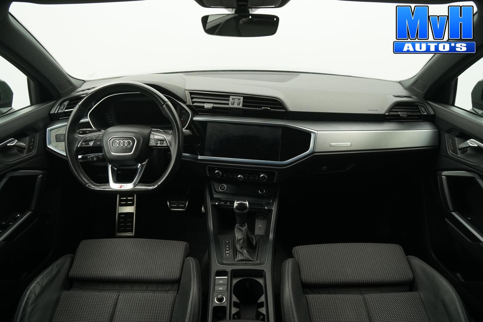Audi Q3 35 TFSI S edition|S-Line|PANO|CAMERA|VIRTUAL|ACC|19", Dealer onderhouden, 15 km/l, 4 cilinders, 1505 kg