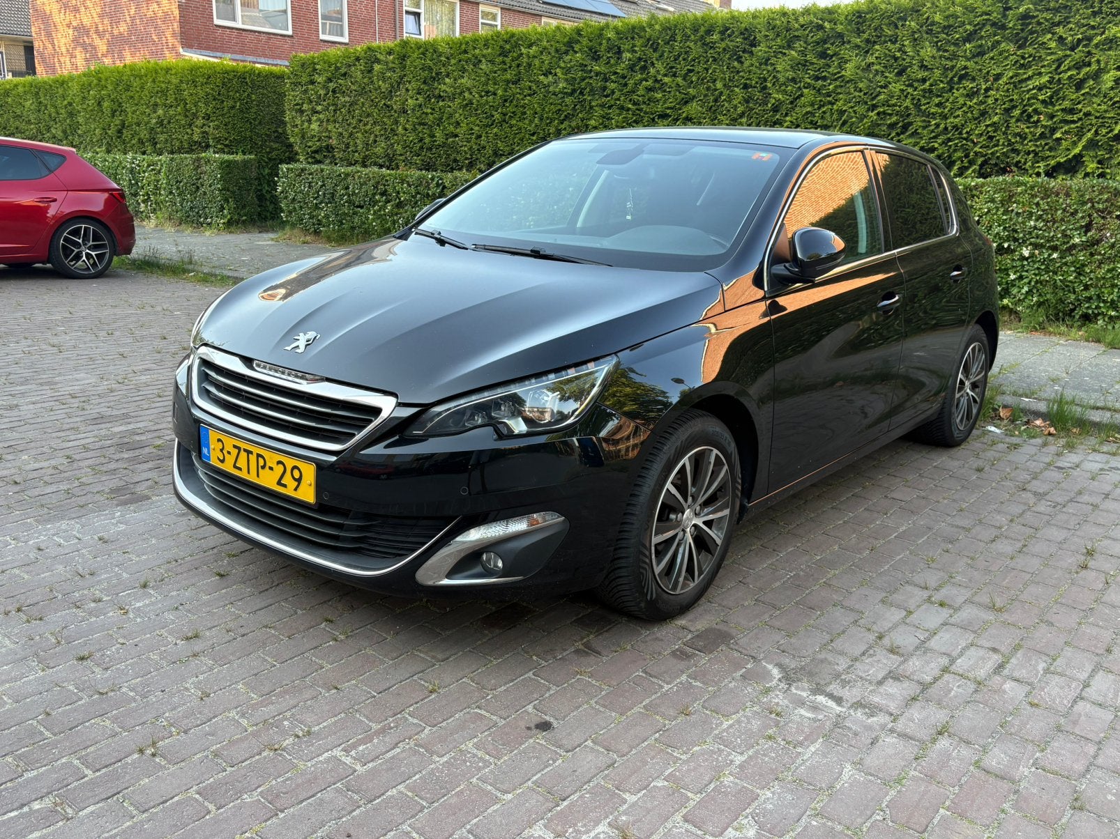 Peugeot 308 1.2E-THP 81/110 5-D 2015 Zwart, Voorwielaandrijving, Stof, Zwart, 1199 cc