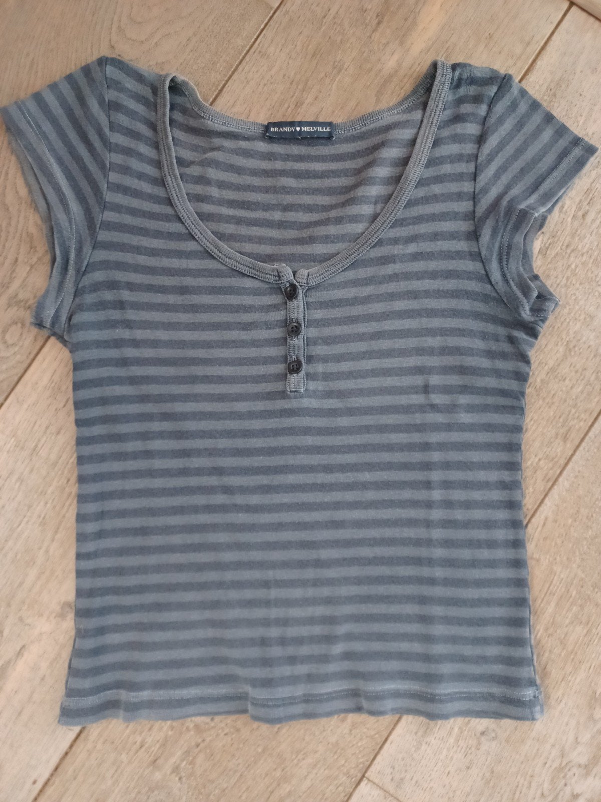 Brandy Melville T-shirt Grijs Blauw Gestreept Maat S, Ophalen of Verzenden, Korte mouw, Maat 36 (S), Grijs