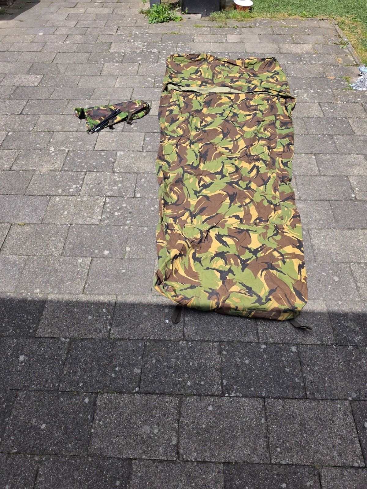 Kl enkelboogs bivakzak woodland camo, Verzamelen, Militaria | Algemeen, Ophalen of Verzenden, Landmacht, Nederland, Kleding of Schoenen
