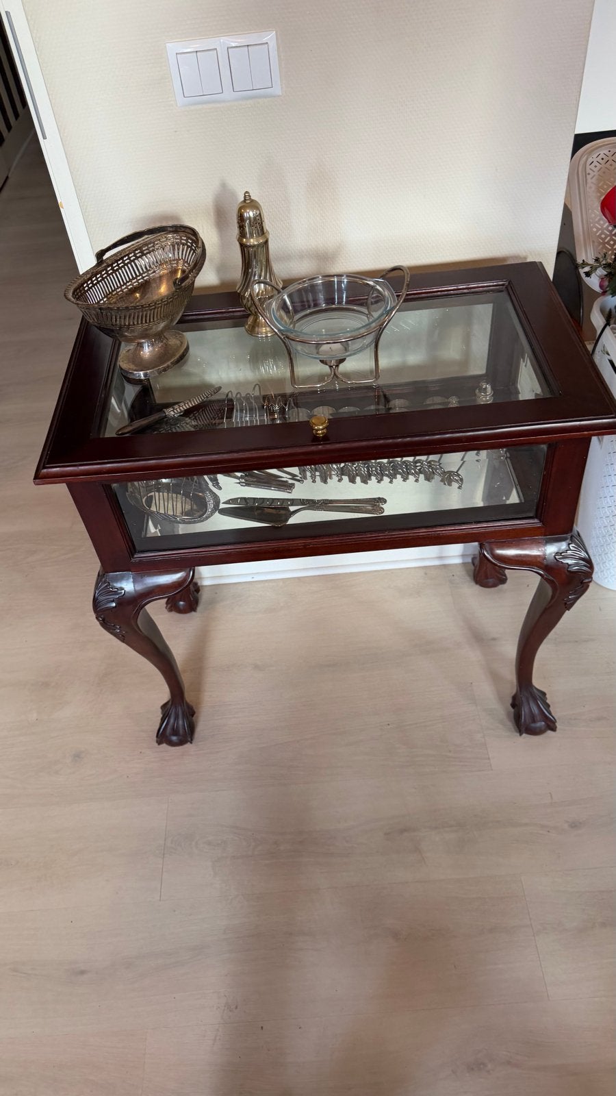 Antieke vitrine bijzettafel met glasplaat, Ophalen of Verzenden