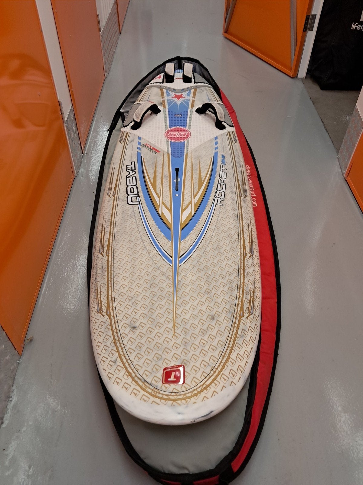 Tabou Rocket LTD 125L Windsurfboard met vin en boardbag, Watersport en Boten, Ophalen, Gebruikt, Tabou, Minder dan 250 cm