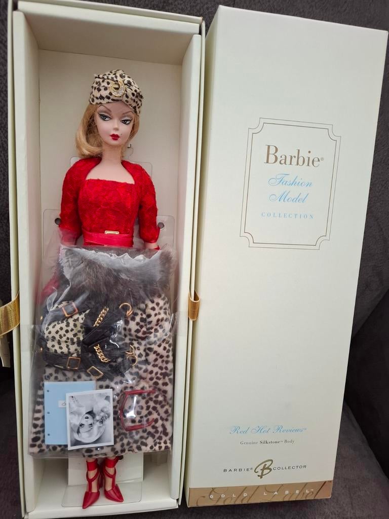 Silkstone barbie.Red Hot Reviews.NRFB., Ophalen of Verzenden, Zo goed als nieuw, Fashion Doll