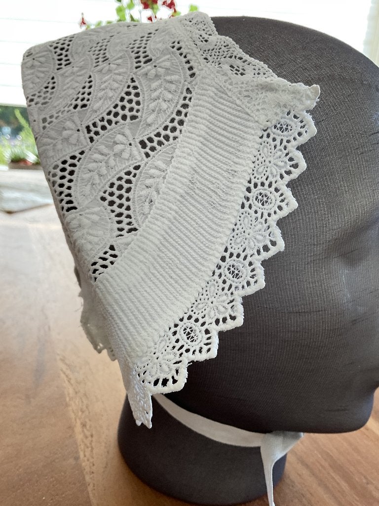 Antieke klederdracht muts  Zuid Beverland, Ophalen of Verzenden, Dames, Onbekend