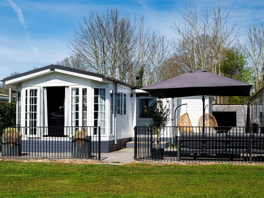 Luxe 8-persoons Chalet aan Veluwemeer – EuroParcs Zuiderzee, Caravans en Kamperen, Stacaravans, Meer dan 6