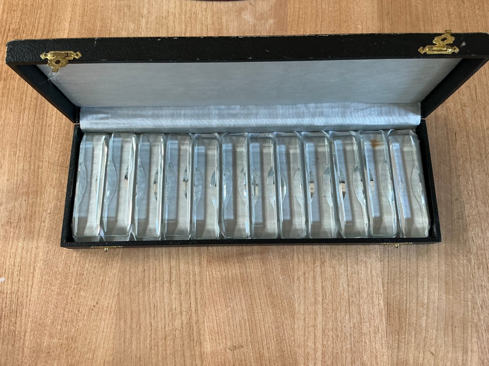 Cassette met 12 antieke messenleggers - tijdloos model, Antiek en Kunst, Ophalen of Verzenden