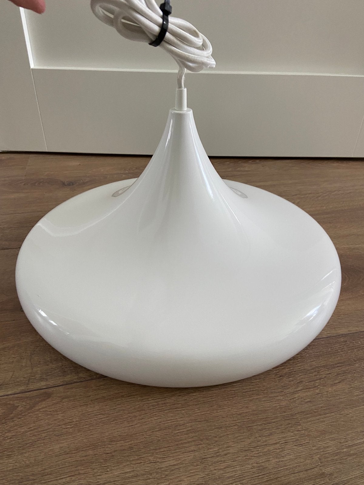 Mooie lamp wit metaal in keurige staat vintage retro model, Huis en Inrichting, Lampen | Hanglampen, Ophalen of Verzenden, Zo goed als nieuw
