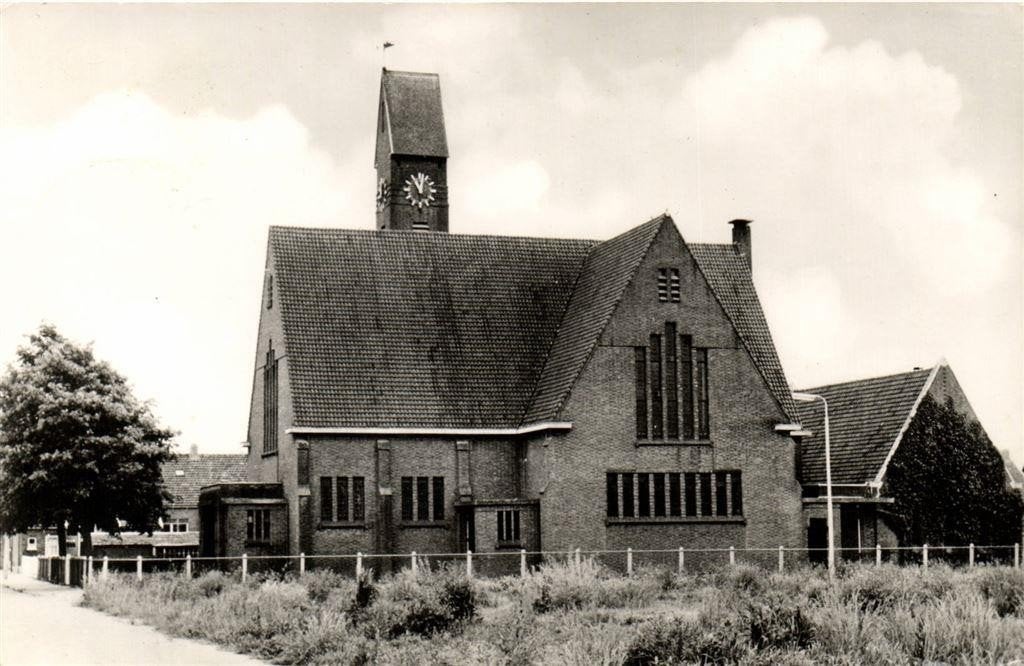 Slikkeveer - Wilhelminakerk - 1960 gelopen, Ophalen of Verzenden, 1960 tot 1980, Gelopen, Zuid-Holland