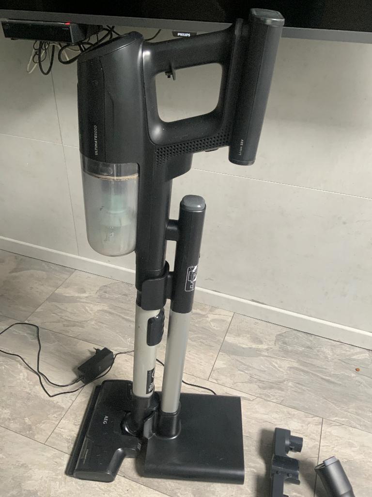 Aeg Ultimate 8000 draadloze steelstofzuiger met defect, Witgoed en Apparatuur, Ophalen of Verzenden, Gebruikt