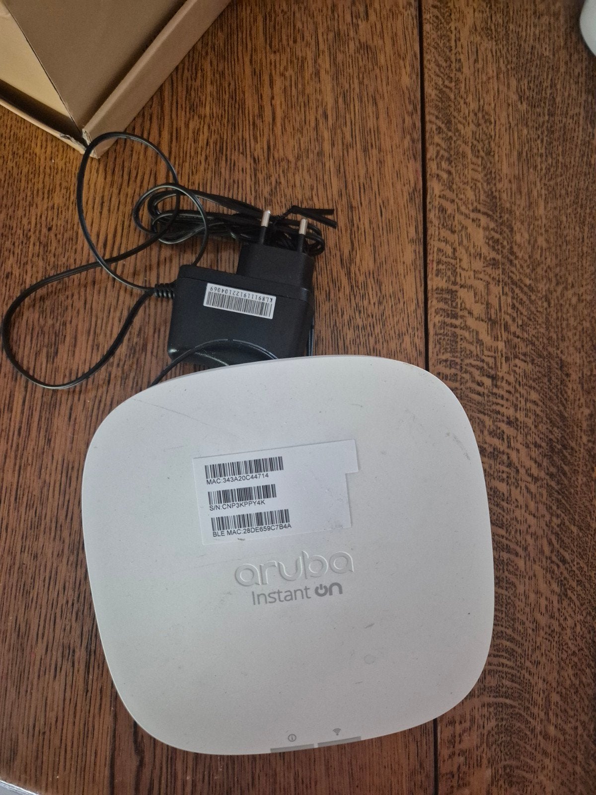 Aruba Instant On AP11 Access Point met adapter, Computers en Software, Ophalen of Verzenden, Gebruikt, Aruba