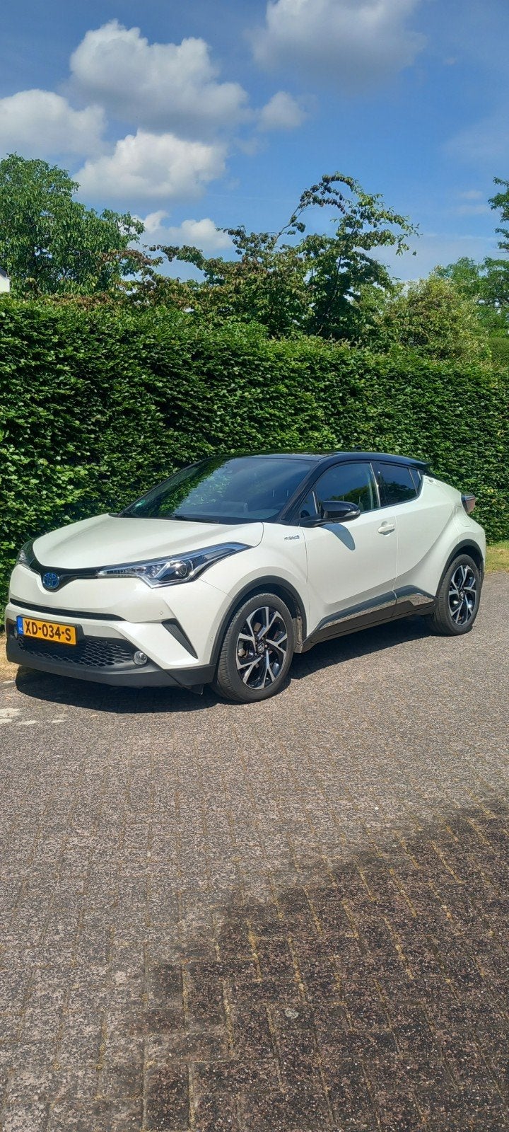 Toyota C-HR 1.8 Hybrid 122pk CVT 2018 Wit, Auto's, Toyota, 725 kg, 4 cilinders, Wit, 75 €/maand