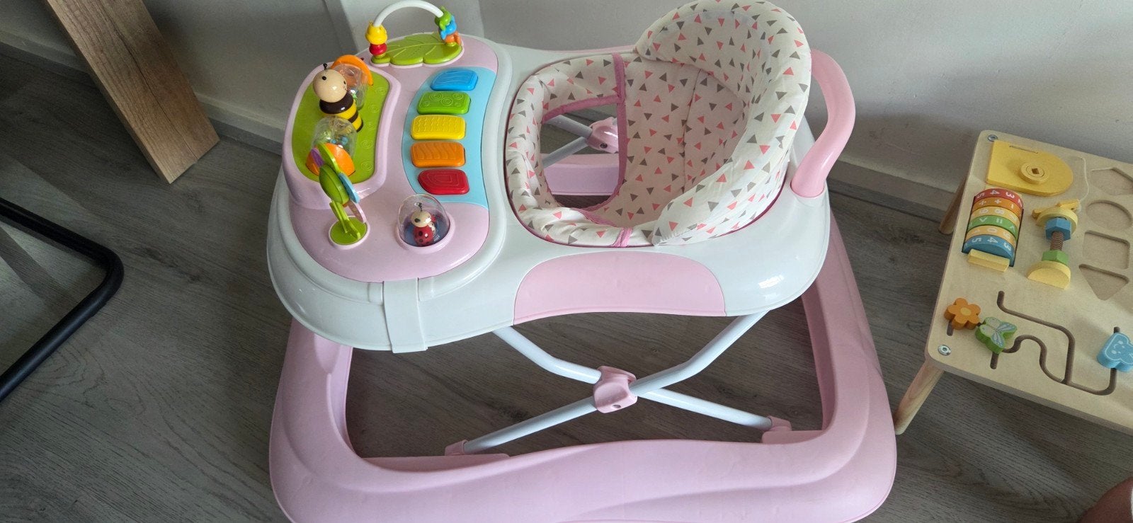Roze baby loopstoel met speelblad, Ophalen of Verzenden