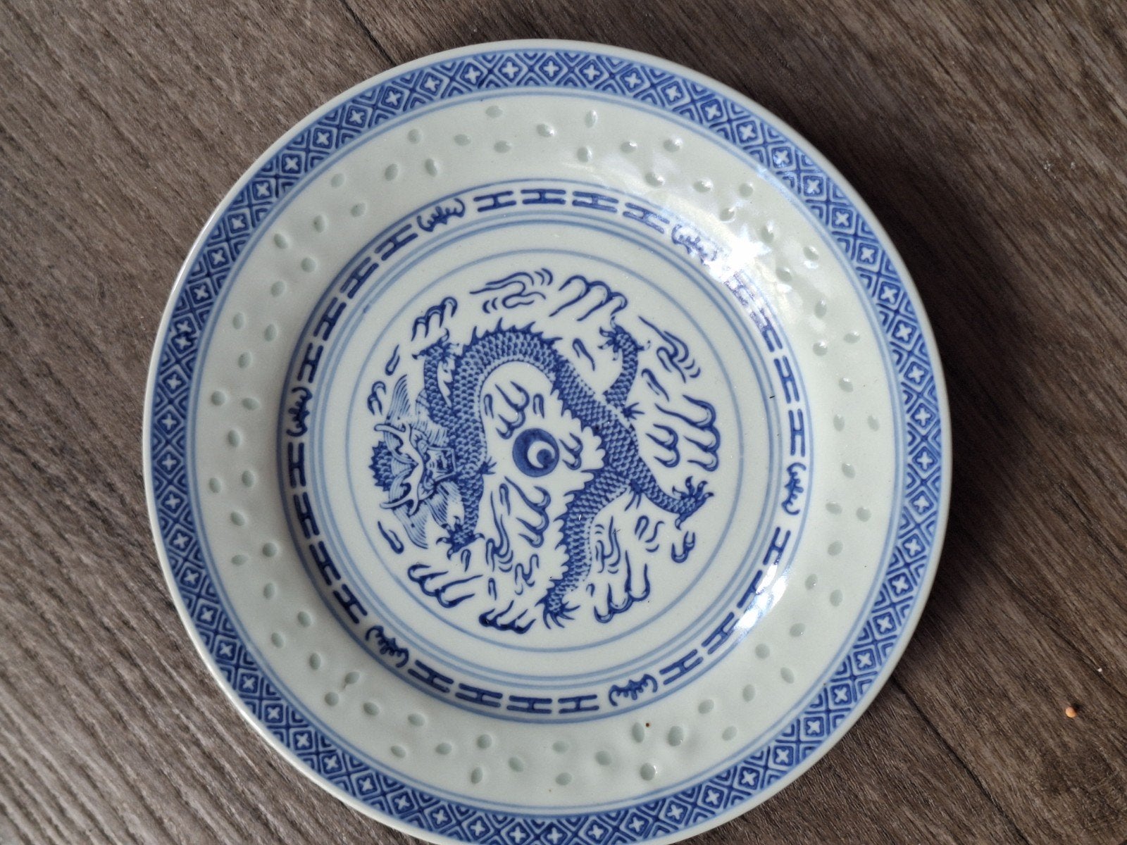 Vintage Chinees porseleinen bord met draakmotief, Antiek en Kunst, Ophalen of Verzenden