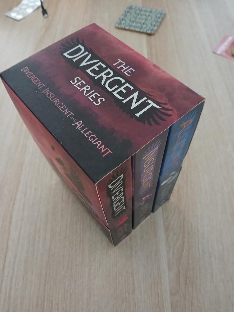 Divergent trilogie Engels, Ophalen of Verzenden, Zo goed als nieuw, Veronica Roth