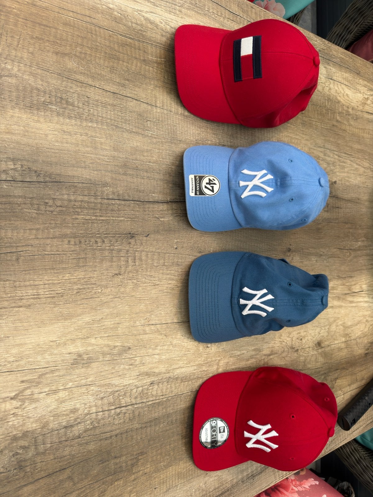 Diverse petten: Tommy Hilfiger, NY Yankees (rood/blauw), Ophalen, Zo goed als nieuw, One size fits all, Pet