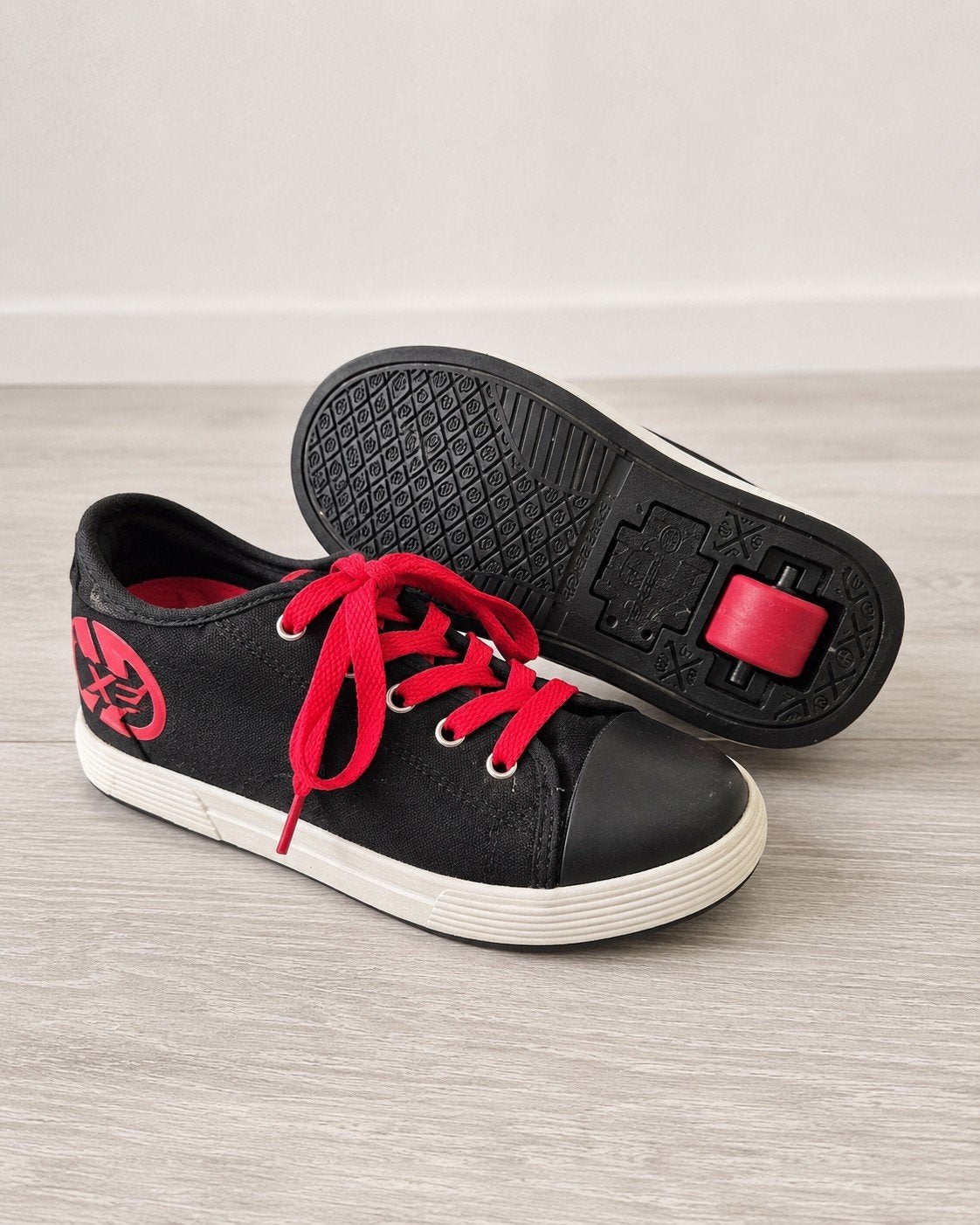 Heelys rolschoenen maat 35, zwart met rode veters, Ophalen of Verzenden, Gebruikt, Overige typen, Overige merken