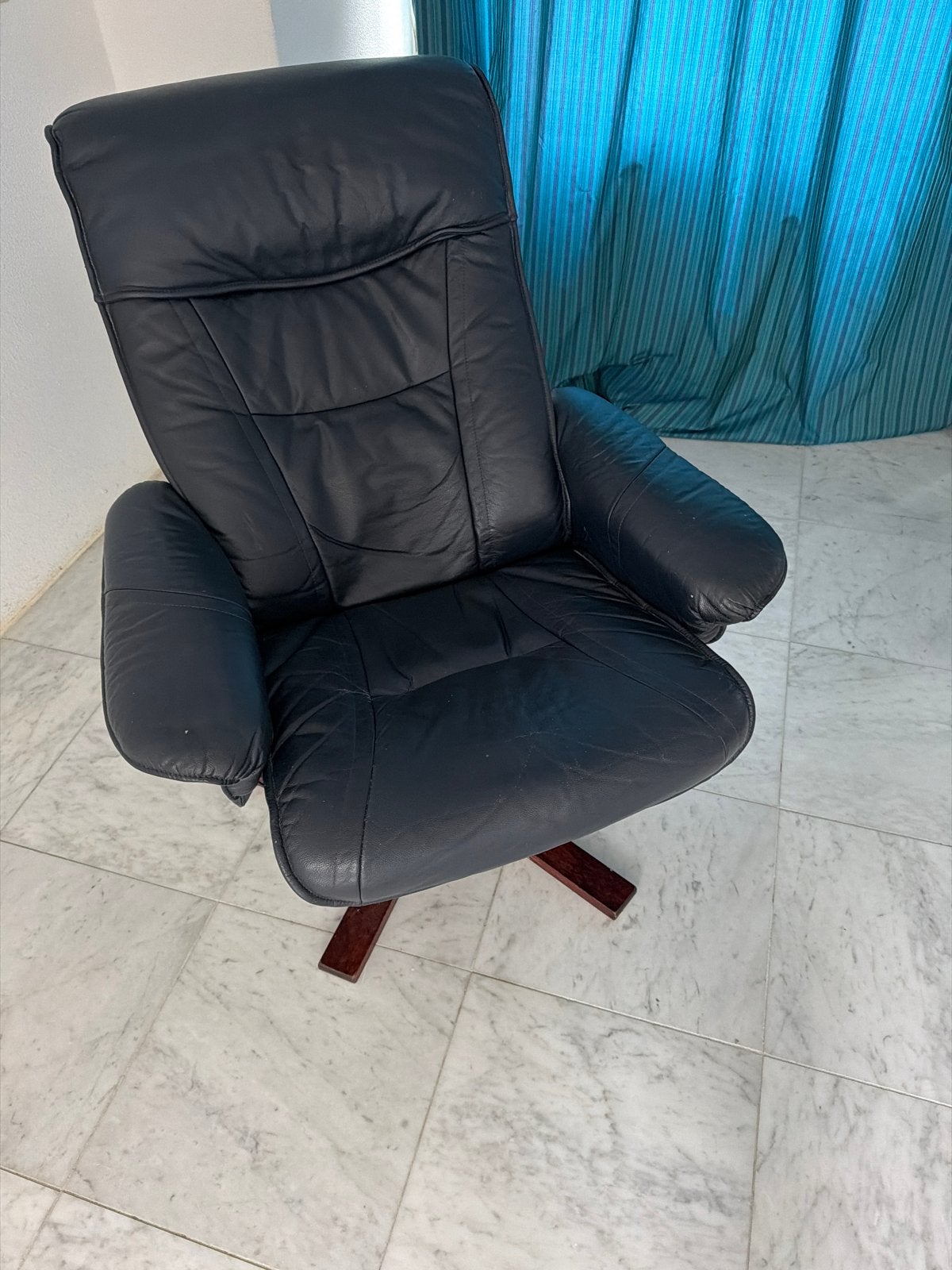 Gratis af te halen: Zwarte leren fauteuil, Ophalen, Gebruikt, Zwart, Leer