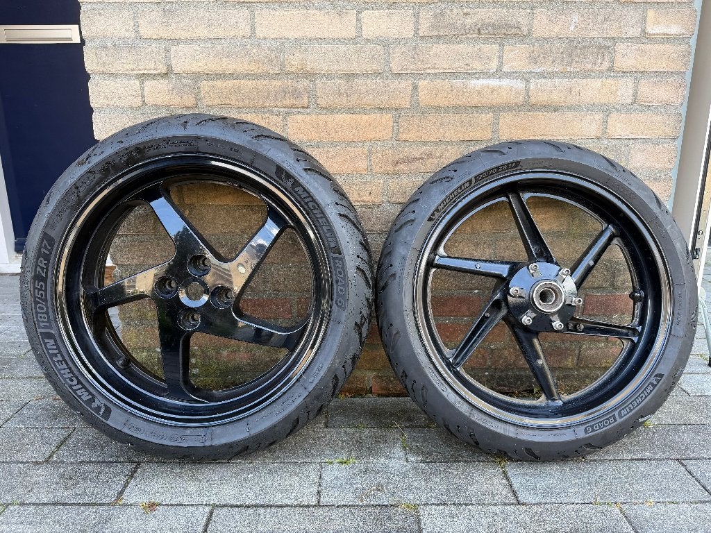 Honda VFR800 VTEC wielset met Michelin Road 6, Ophalen, Gebruikt