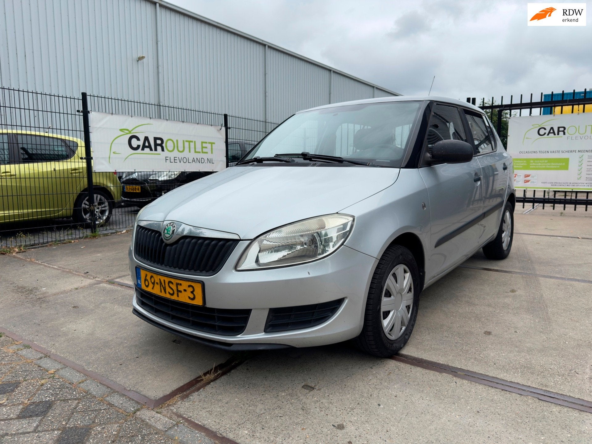 Skoda Fabia 1.2-12V Go APK tot 13-7-27, Auto's, Skoda, Voorwielaandrijving, Euro 5, Stof, Zwart