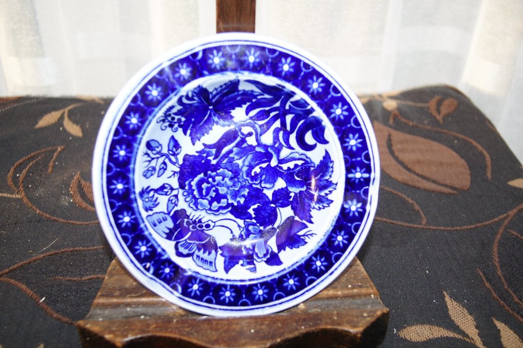 Blauw-witte asbak met bloemmotief (P.Regout  ( Tecla antiek, Ophalen of Verzenden, Gebruikt, Asbak